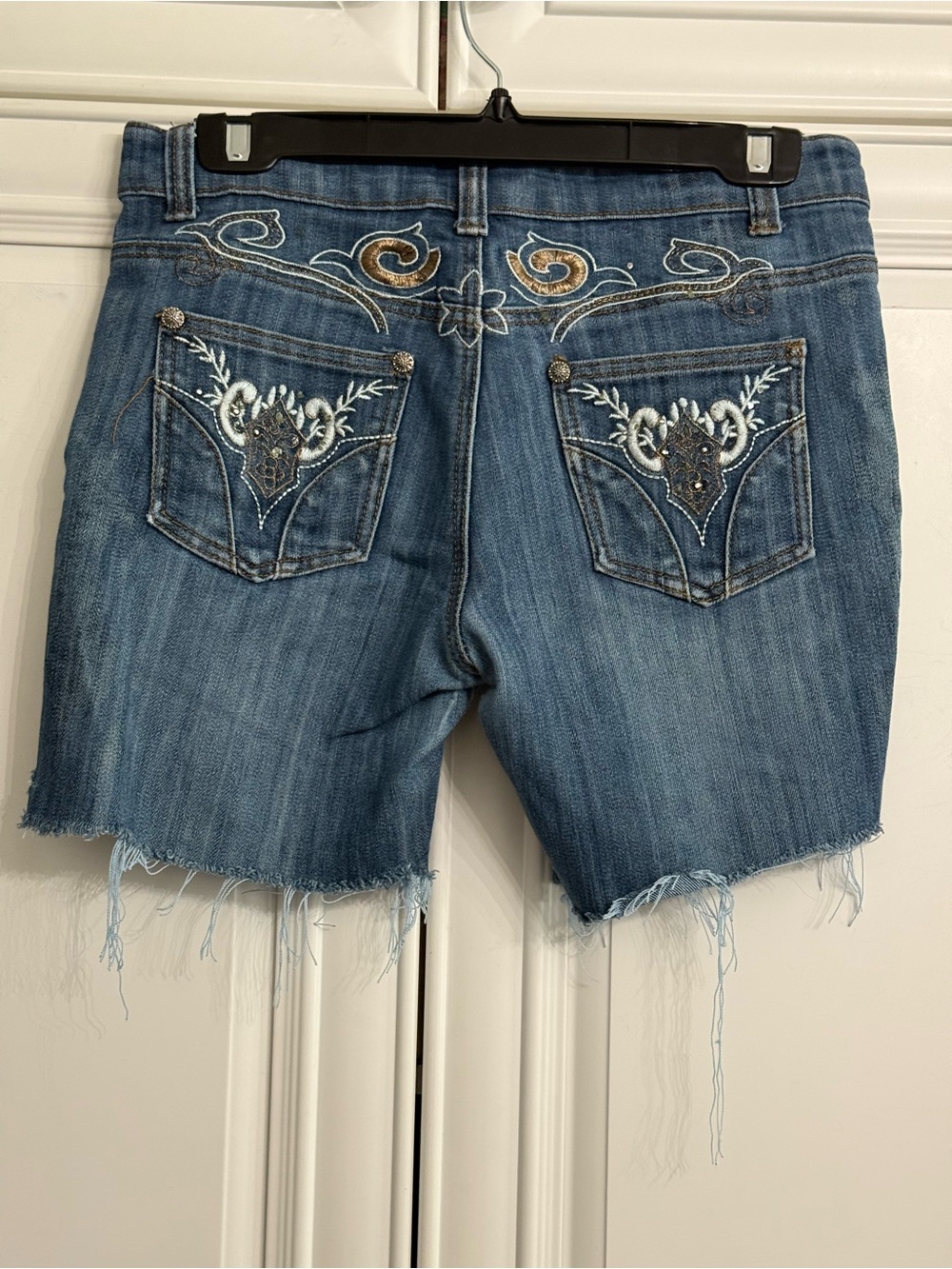 Women's Sz 30 Waist Raw Hem Distressed Blue Jean Shorts Embellished Rear Pockets